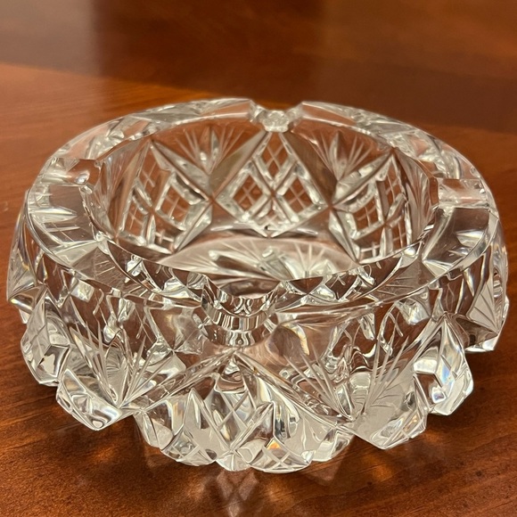 VINTAGE HEAVY WEIGHT PINWHEEL CRYSTAL ASHTRAY - Picture 1 of 7